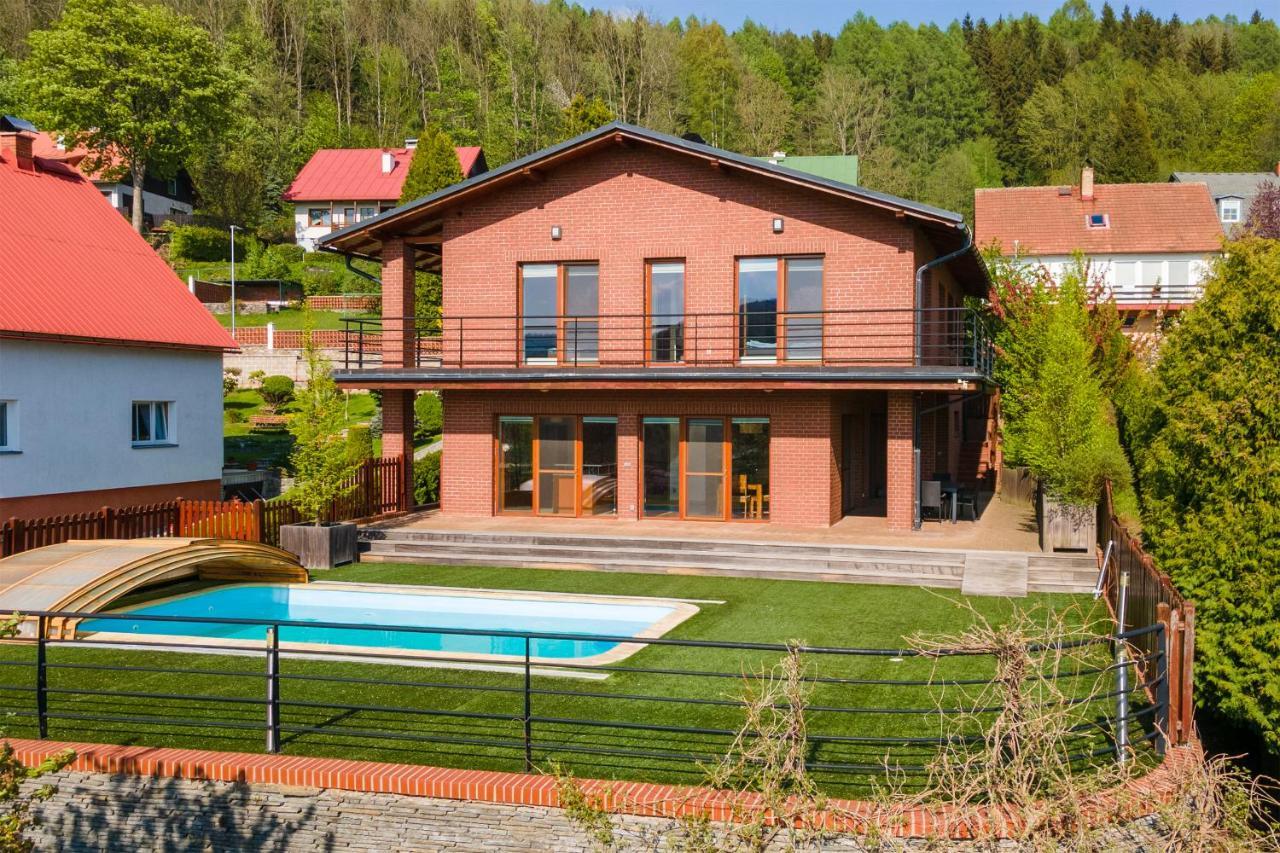 Vila Slunecni Stran Svoboda nad Upou Luaran gambar