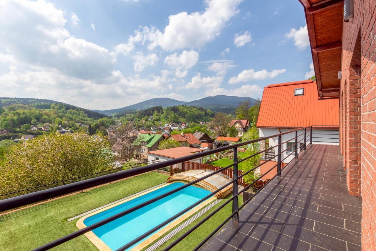 Vila Slunecni Stran Svoboda nad Upou Luaran gambar